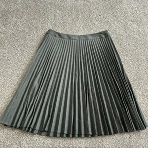 Pendleton pleated skirt with side zipper